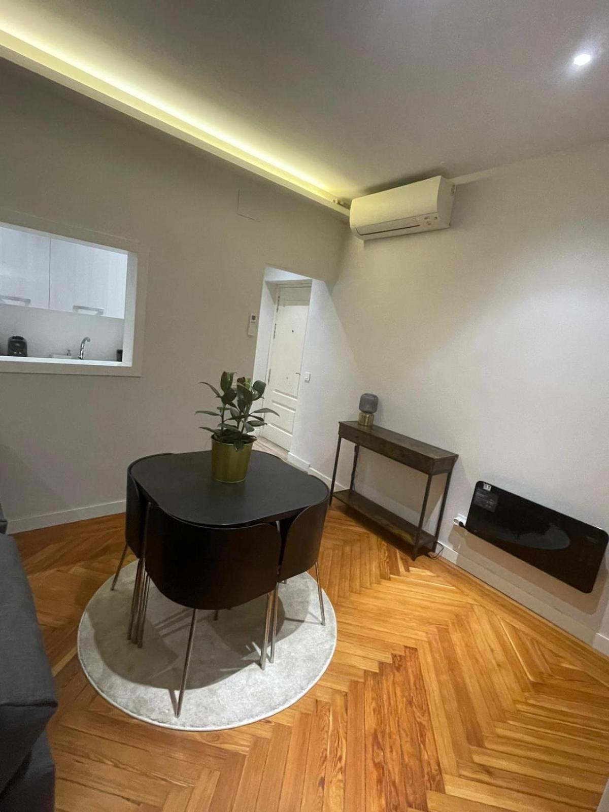 Apartment In Monumental Square Madrid Center Exterior foto